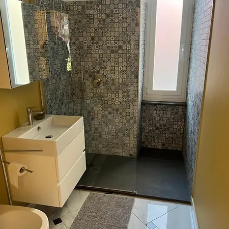 Dante Apartment *