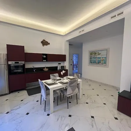 Dante Apartment *